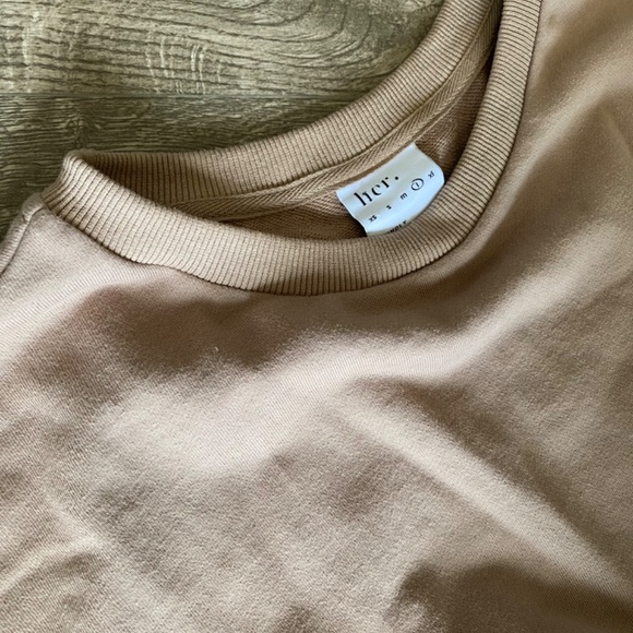 Her Matching Set Brown, Tan, Sweatshirt and Sweatshorts, L, XL - Picture 3 of 3